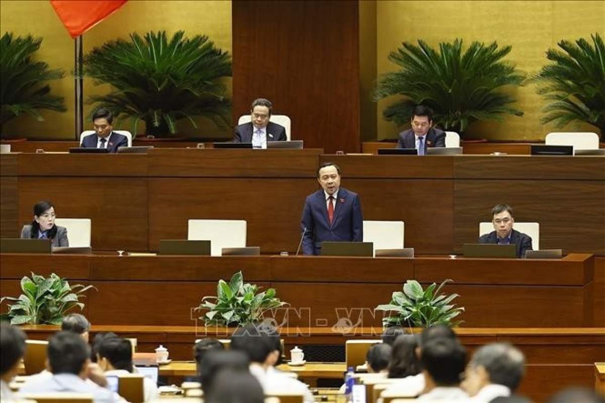 Minister of Science and Technology Vu Hai Quan addresses deputies’ queries. (Photo: Doan Tan/VNA)