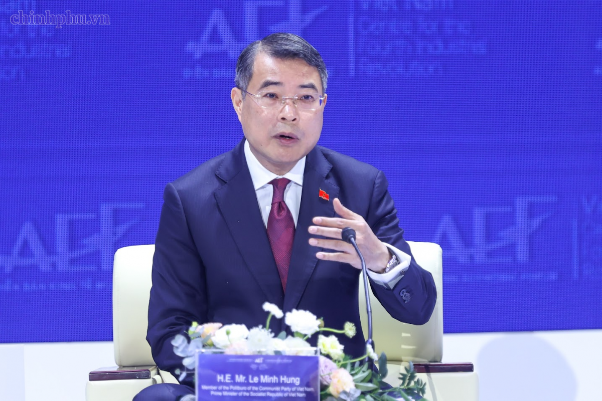 Prime Minister Le Minh Hung speaks at the dialogue. (Photo: chinhphu.vn)
