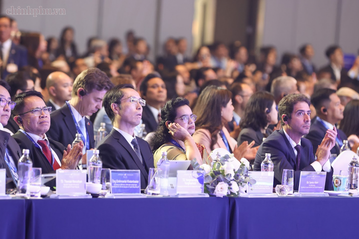Delegates attend the forum. (Photo: chinhphu.vn)