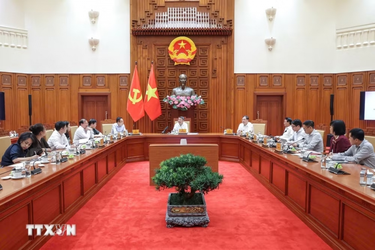 Prime Minister Le Minh Hung chairs a meeting on preparations for APEC Year 2027, Hanoi, October 28, 2026. (Photo: Duong Giang/VNA)