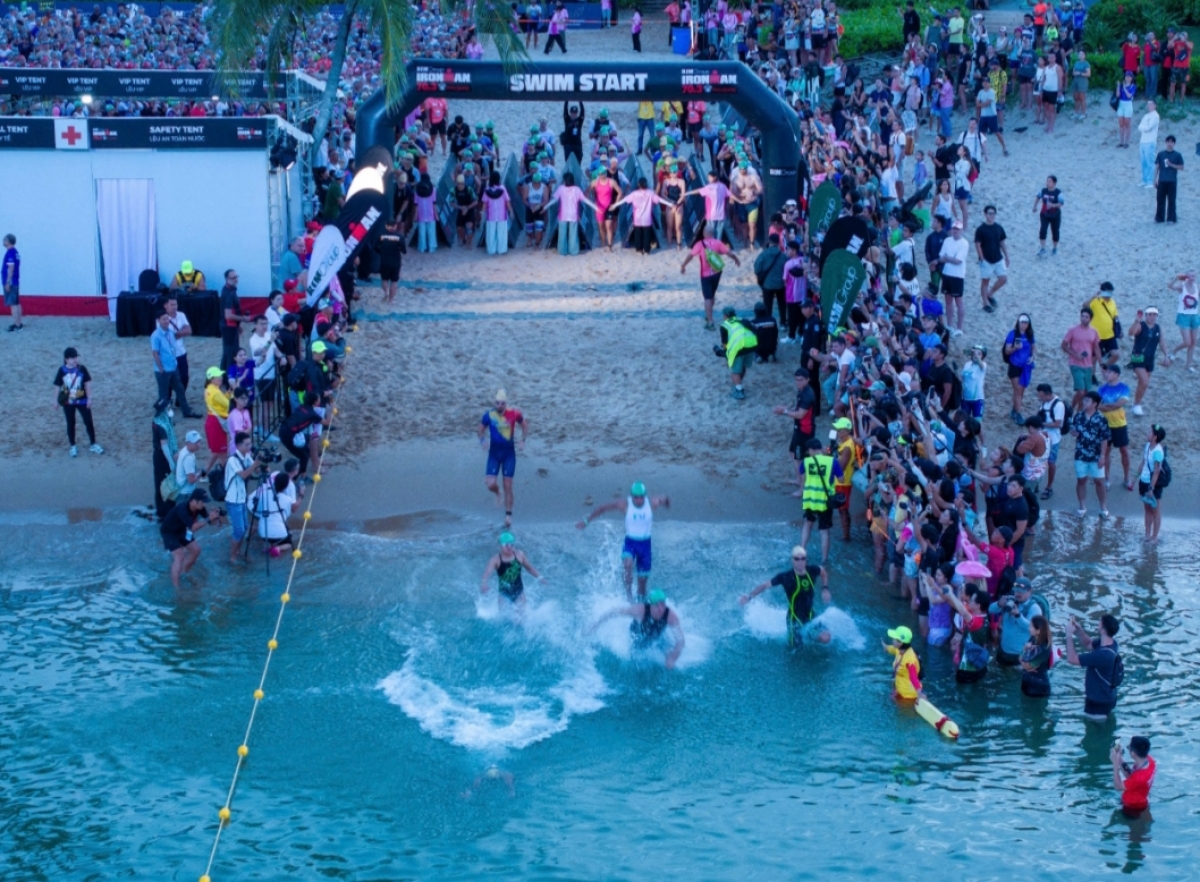 Athletes begin the swimming leg of the 2025 season. (Photo provided by the organizers)