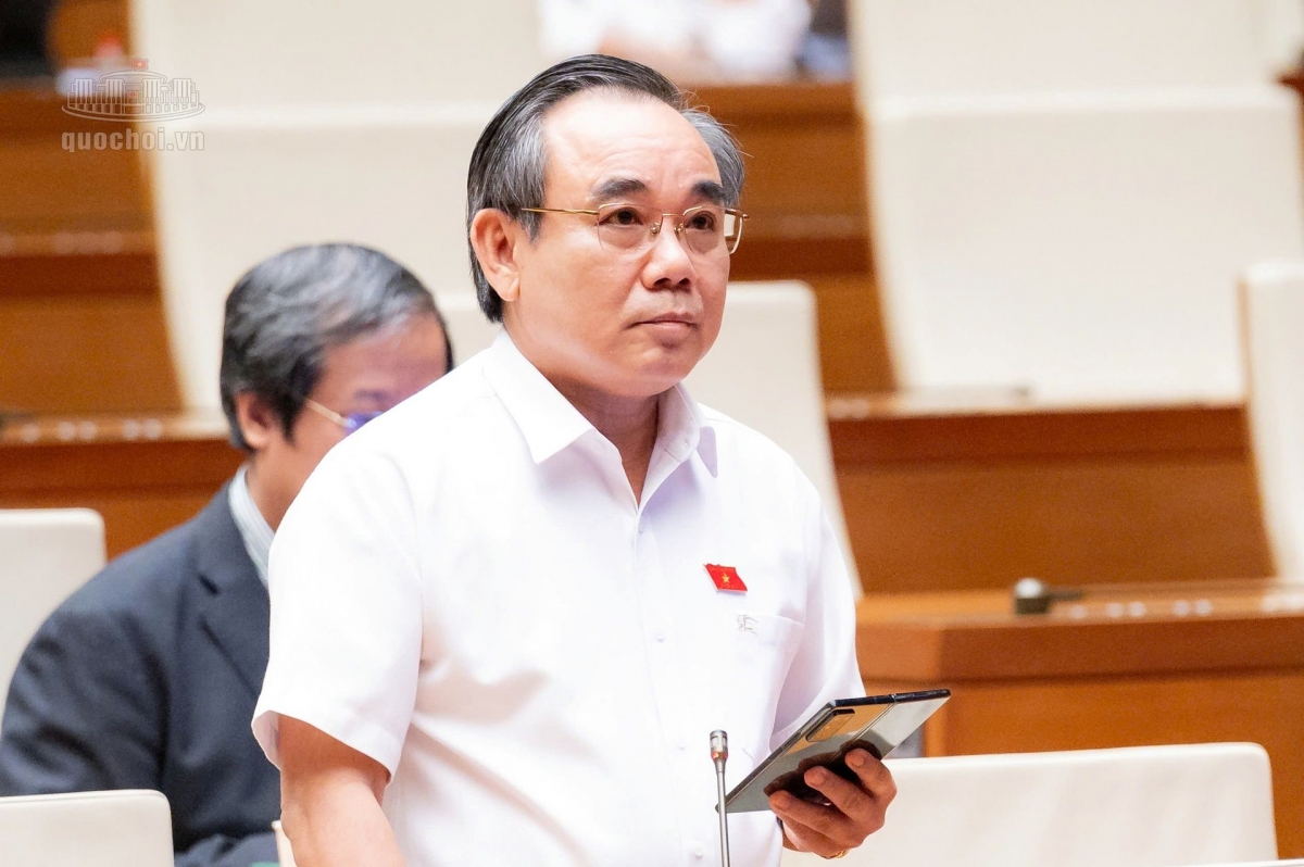 Le député Lê Huu Tri soulève la question des moteurs, de la qualité et de la durabilité de l'objectif de croissance économique élevée. Photo: quochoi.vn