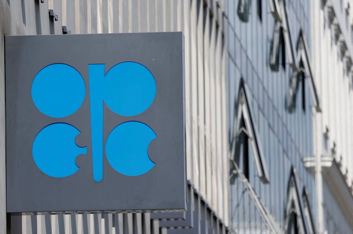 โลโก้ขององค์การประเทศผู้ส่งออกน้ำมัน หรือ OPEC บริเวณด้านนอกสำนักงานใหญ่ในกรุงเวียนนา ประเทศออสเตรีย (REUTERS/Leonhard Foeger)