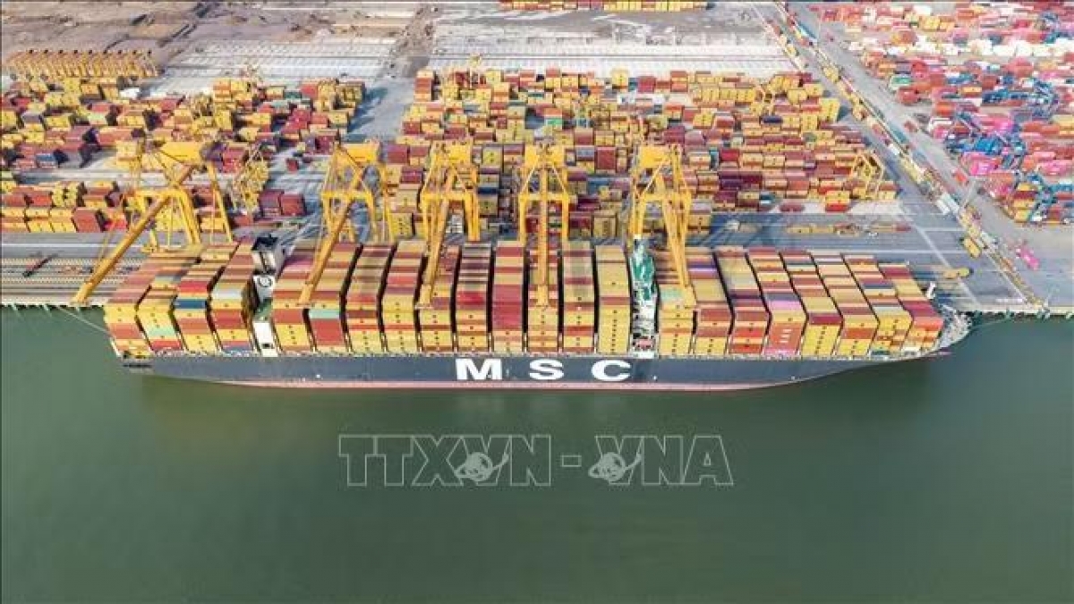 ກຳ​ປັ່ນ​ຂົນ​ສົ່ງ container MSC KALINA ເຂົ້າ​ທຽບ​ທ່າ​ກຳ​ປັ່ນ ແລກ​ຮ​ວຽນ, ນະ​ຄອນ ຫ໋າຍ​ຝ່ອງ (ພ​າບ: TTXVN)