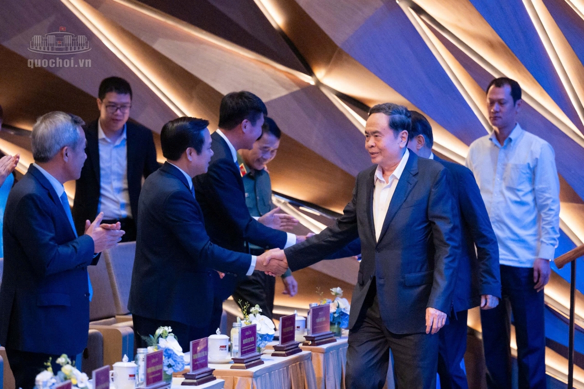 National Assembly President Tran Thanh Man attends the "Connecting hearts" art program. (Photo: quochoi.vn)