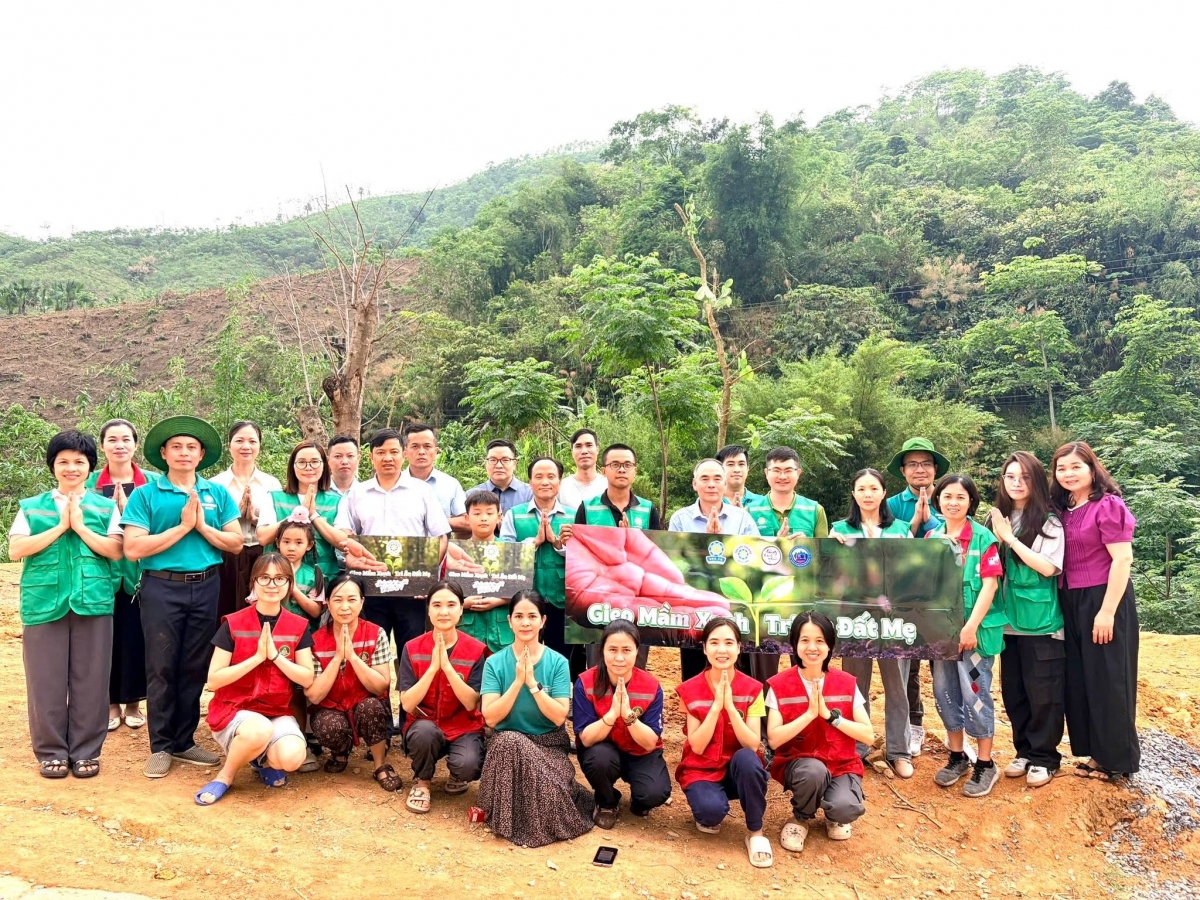 Visitors can connect with nature and contribute to a greener environment by planting trees and growing medicinal herbs. (Photo: Happy Village’s Facebook page)