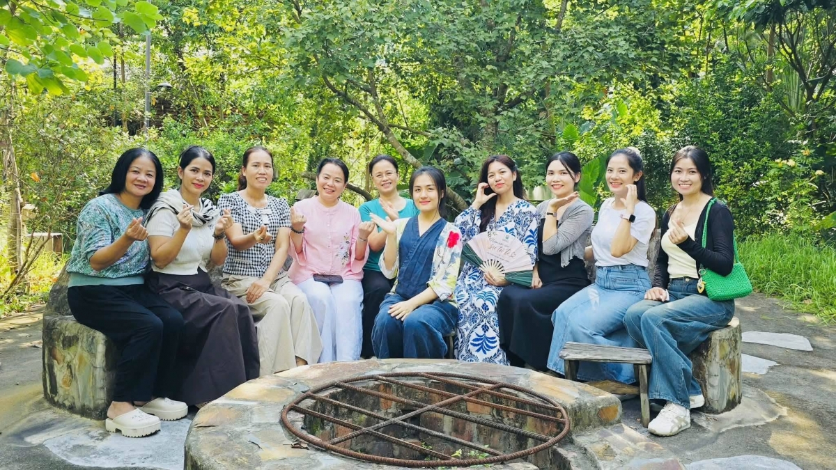 Members of Thach That Happy Village in the village garden (Photo: Thach That Happiness Village’s Facebook page)
