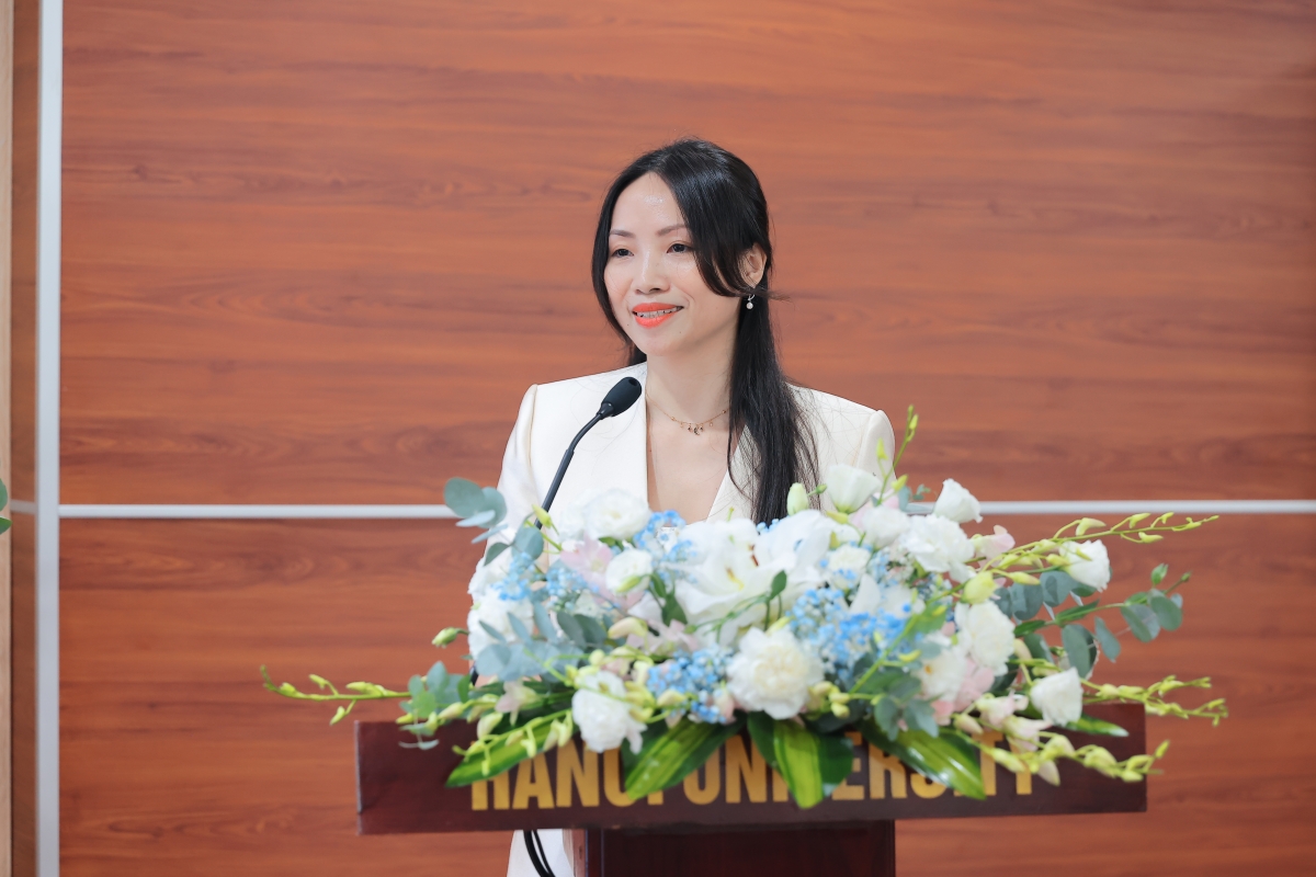  TS. Phạm Bích Ngọc - Trưởng Khoa tiếng Italia (Trường Đại học Hà Nội) phát biểu. Ảnh: BTC