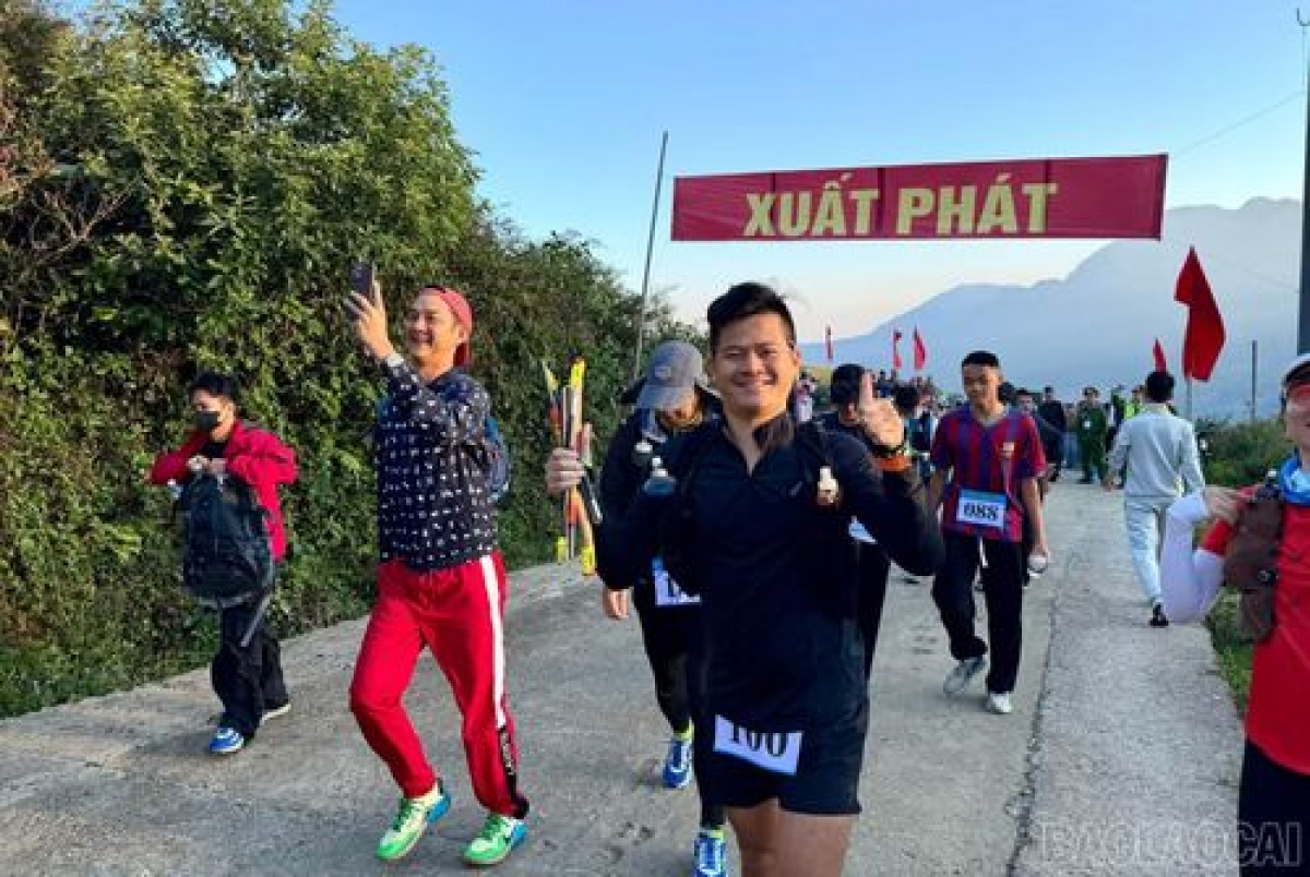 Die rund zwölf Kilometer lange Trekking-Route bietet den Teilnehmern ein unvergessliches Erlebnis an. (Foto: baolaocai.vn)