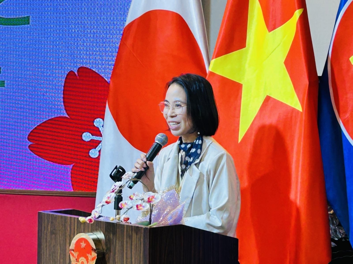 Bà Mei Phương - đồng tổ chức cuộc thi vui mừng thông báo số lượng bài dự thi lên tới 27.900 bài, cao gấp hơn 3 lần năm 2025 - Ảnh: VOV/Tokyo