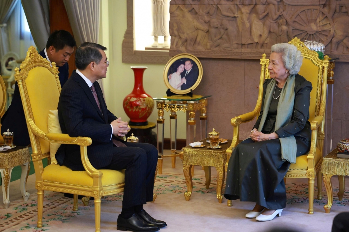 PM Le Minh Hung melakukan kunjungan kehormatan kepada Ibu Suri Norodom Monineath Sihanouk.