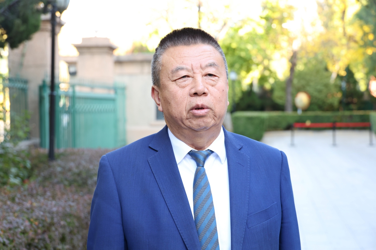 中国海外产业发展协会会长和振伟（He Zhenwei）    图片来源 : VOV