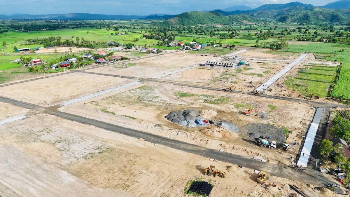 嘉莱省亚孝乡灾区集中定耕定居安置项目在第九点村 <br>
图片来源：Quốc Học/VOV-Tây Nguyên