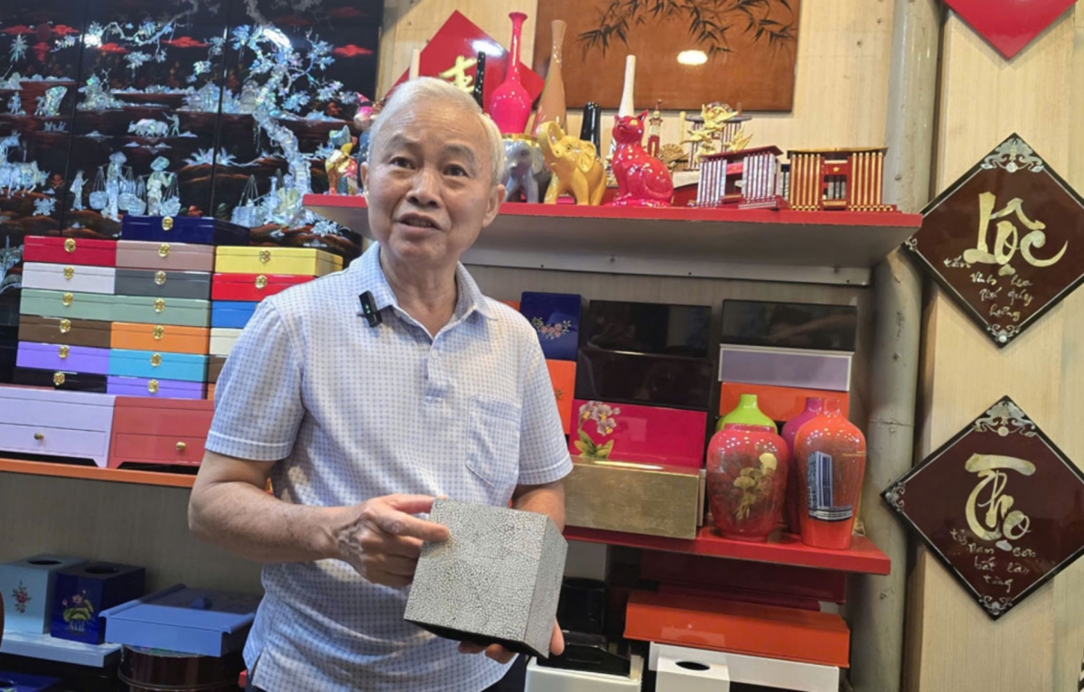 L’artisan chevroné Lê Ba Linh, dit Tu Bôn. Photo: Thiên Ly/VOV-Hô Chi Minh-Ville