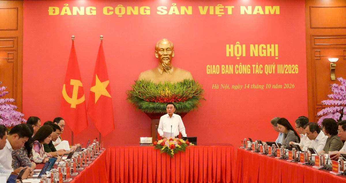 Sáng ngày 14/10, tại trụ sở Trung ương Đảng, ông Trần Cẩm Tú, Ủy viên Bộ Chính trị, Thường trực Ban Bí thư chủ trì Hội nghị giao ban quý III với các Tỉnh ủy, Thành ủy, Đảng ủy, các Ban đảng, 4 Văn phòng và đơn vị sự nghiệp trực thuộc Trung ương. Ảnh: Hoàng Ân/VOV