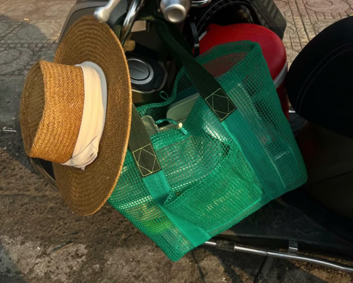 Chiếc túi lưới được dùng để đi chợ.