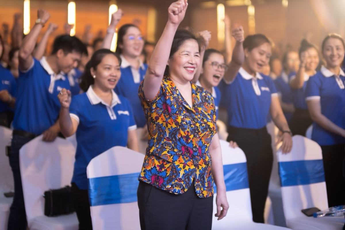 Mai Kiêu Liên aux côtés de la jeune génération pour ouvrir un nouveau chapitre de croissance chez Vinamilk. Photo: baochinhphu.vn