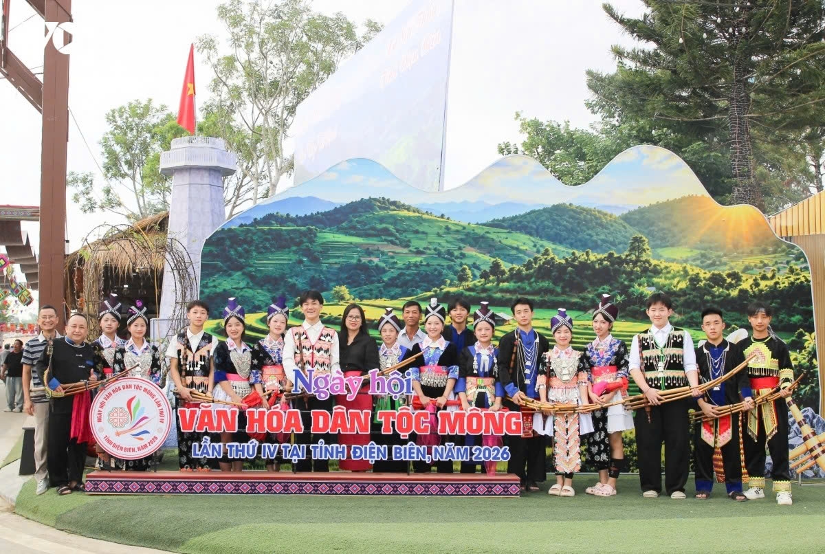 Sắc màu văn hóa Mông từ 11 tỉnh hội tụ tại phố đi bộ Mường Thanh, phường Điện Biên Phủ trong Ngày hội Văn hóa dân tộc Mông lần thứ IV năm 2026. Ảnh: VOV-Tây Bắc.