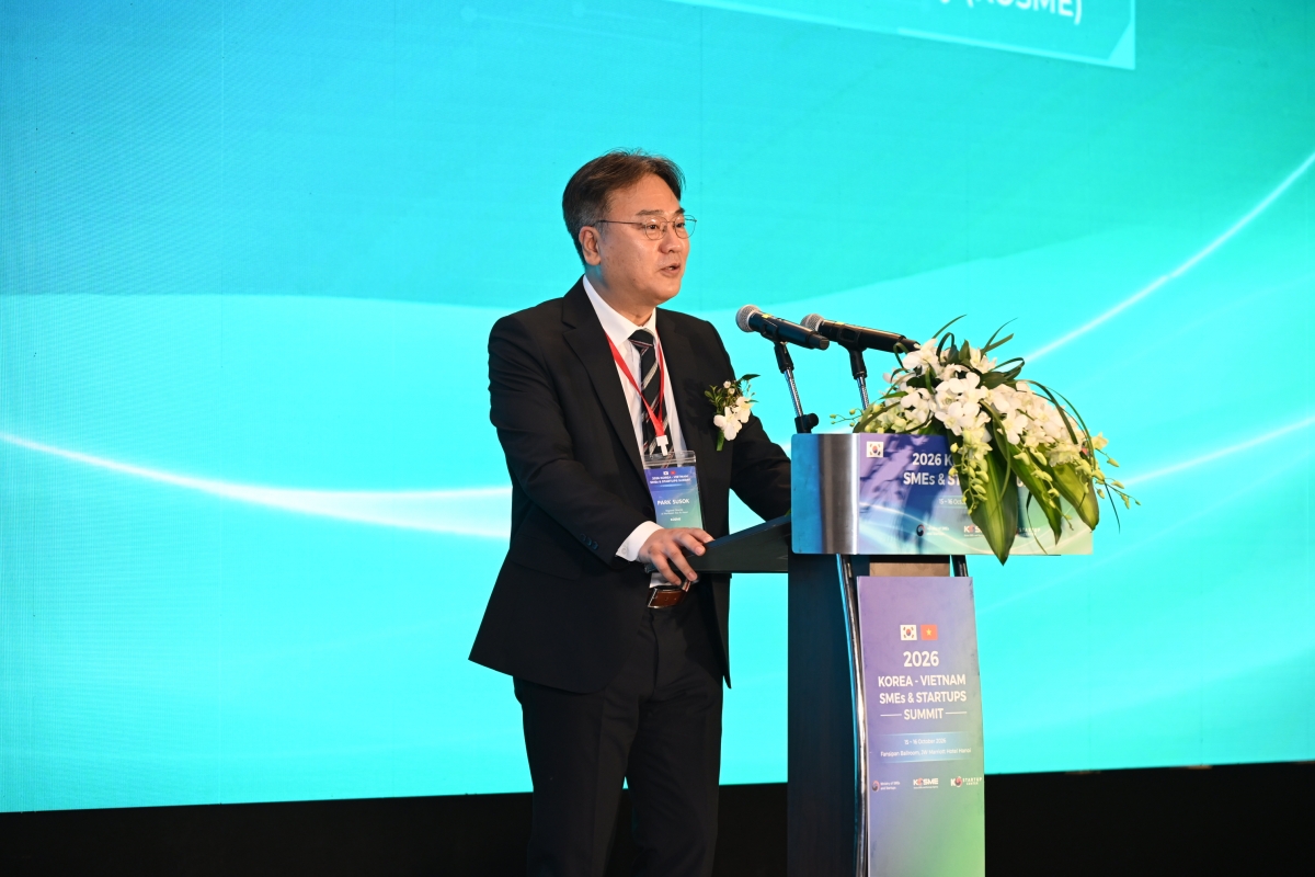 한국 중소벤처기업진흥공단 동북아·아세안 지역본부<br>
박수석 본부장은 개회사를 하고 있다.