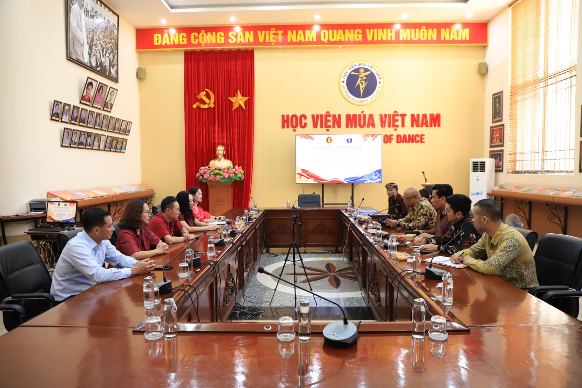 Temu kerja antara Institut Seni Indonesia Bali dan Akademi Tari Viet Nam (Foto: KBRI Hanoi)