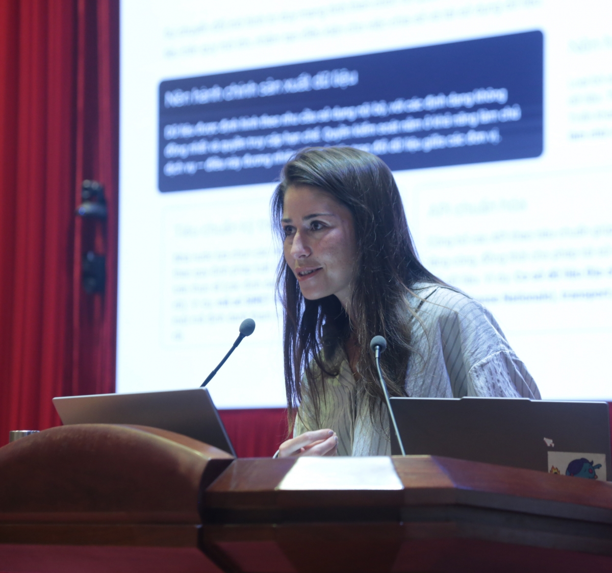 Manon Lafitte, juriste spécialisée dans le numérique et l’IA. Photo: Ambassade de France au Vietnam​​​​​​