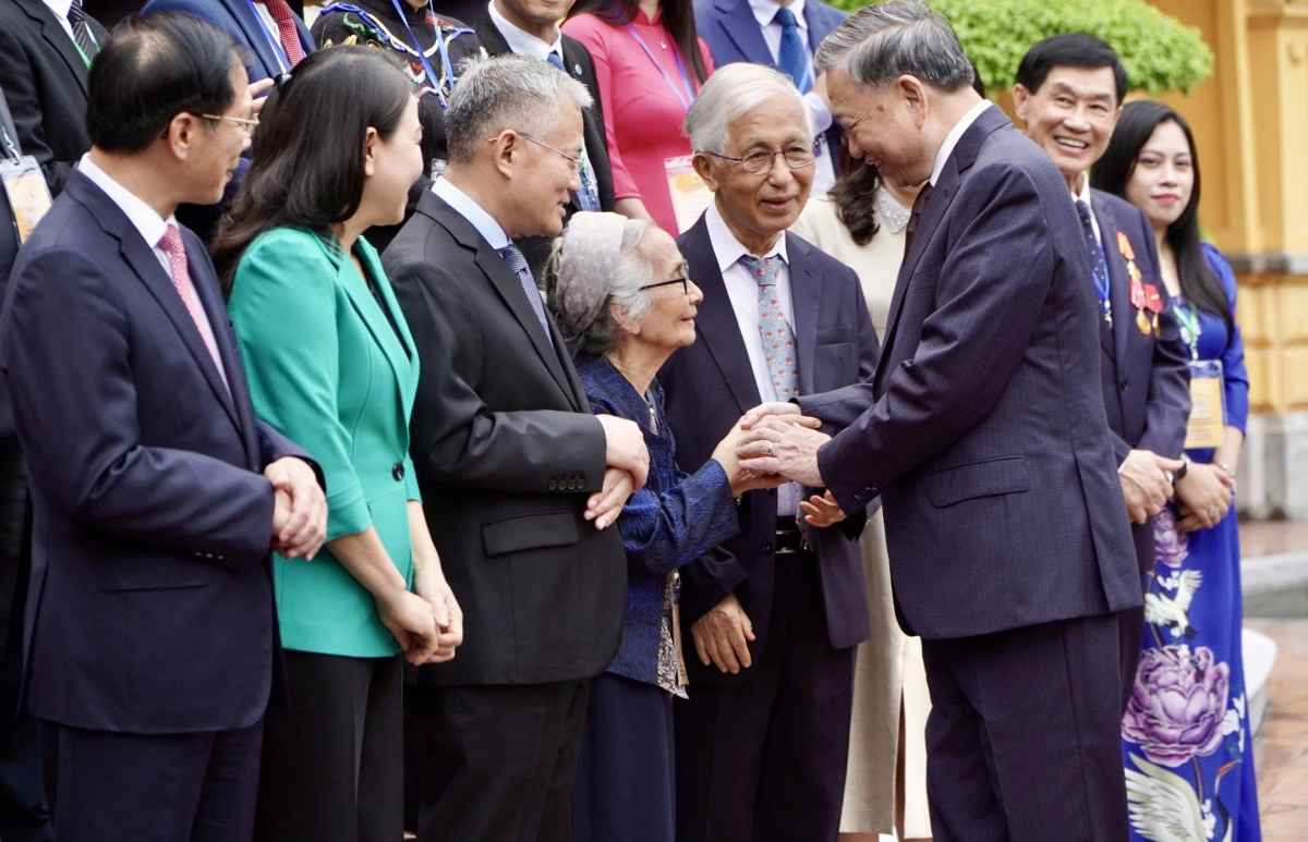 Tổng Bí thư, Chủ tịch nước Tô Lâm gặp mặt các kiều bào tiêu biểu.