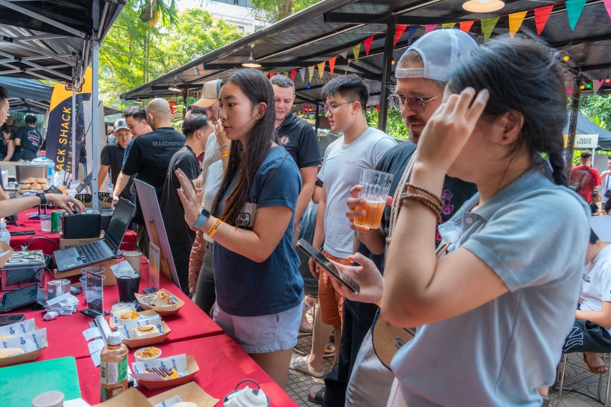 The Vietnam Burger Fest 2026 – Hanoi Edition draws large crowds of enthusiastic food lovers.