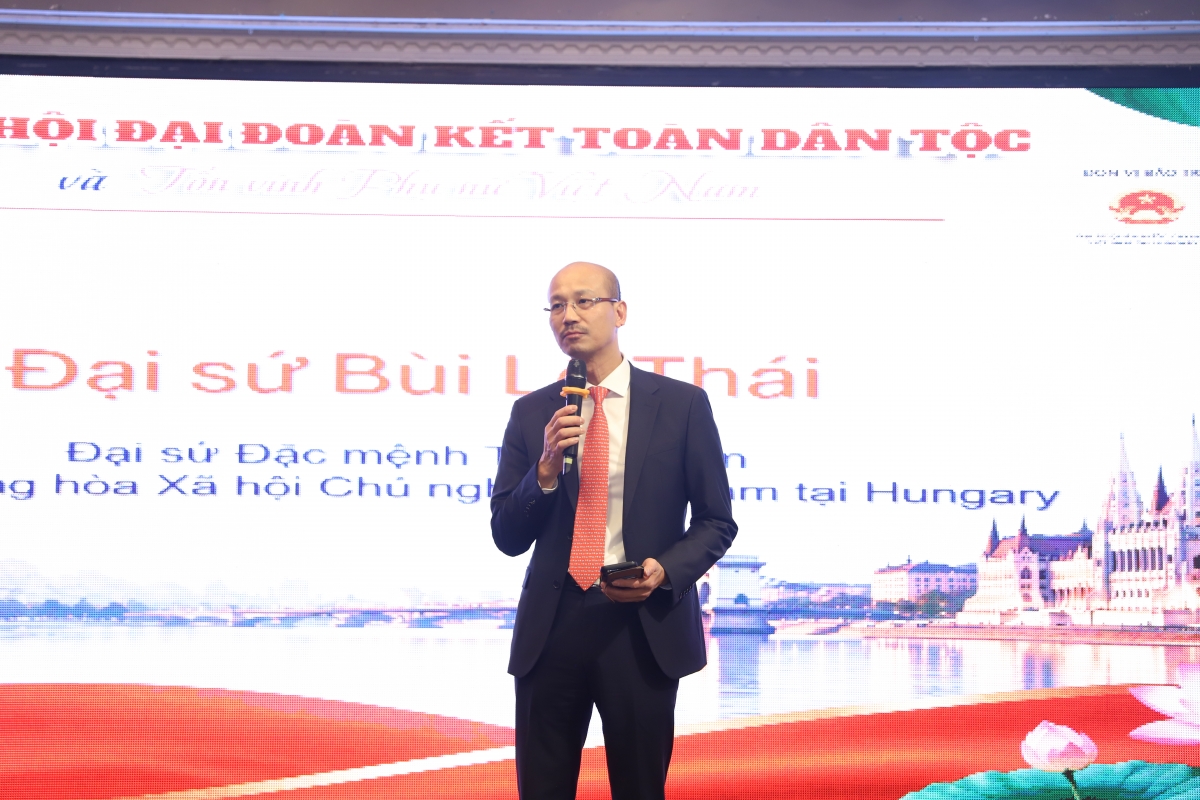 Đại sứ Việt Nam tại Hungary Bùi Lê Thái phát biểu tại sự kiện.