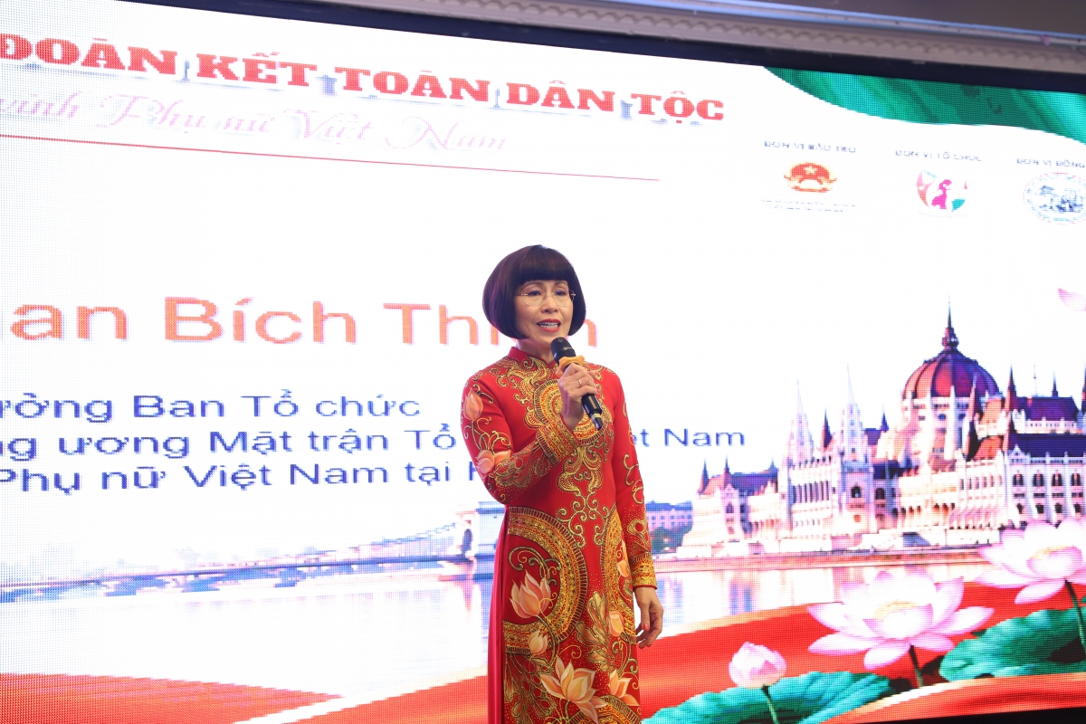 Tiến sĩ Phan Bích Thiện, Ủy viên Trung ương Mặt trận Tổ quốc Việt Nam, Trưởng ban tổ chức Ngày hội phát biểu khai mạc sự kiện.