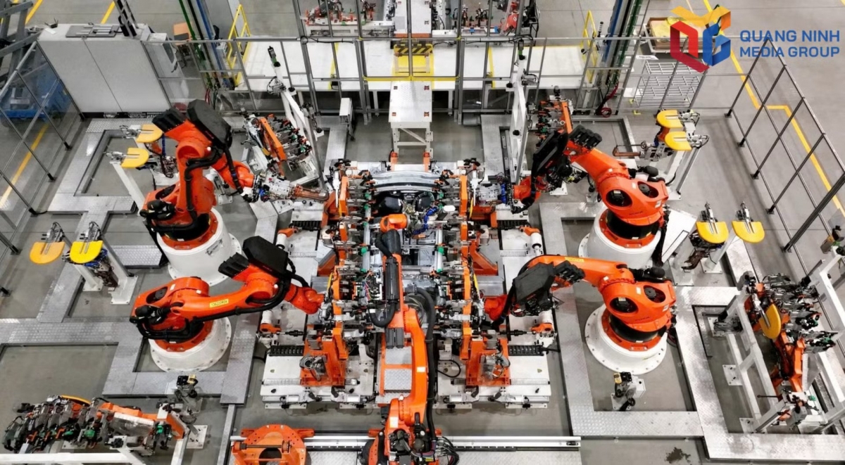Les entreprises de Quang Ninh se concentrent sur l'accélération de la production afin de contribuer à la croissance (En photo: Assemblage d'automobiles dans une usine automobile du quartier de Viêt Hung, à Quang Ninh). Photo: baoquangninh.vn