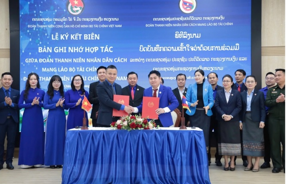 ພິທີລົງນາມ (ພາບ: tapchikinhtetaichinh.vn)