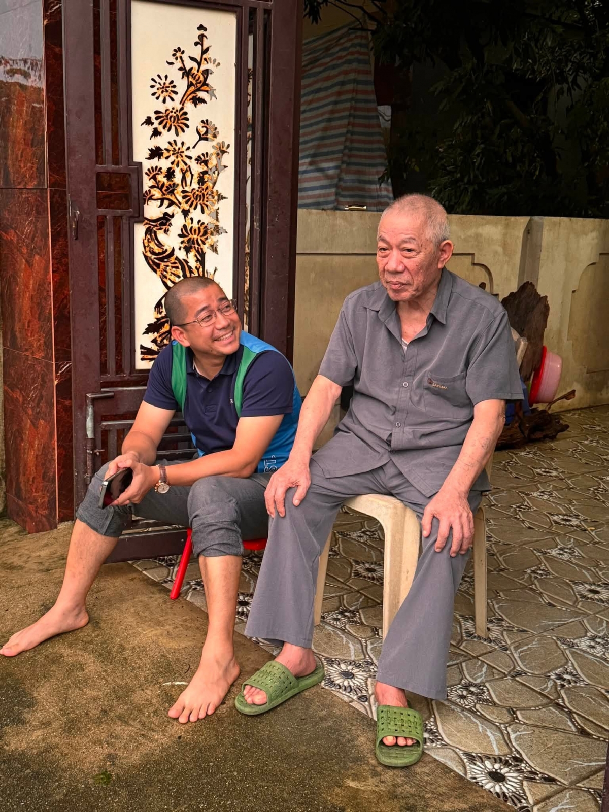 Đình Thương và cha<br>
​Ảnh nvc