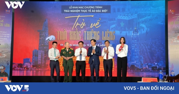 胡志明市居民重温胡志明主席宣读《独立宣言》的时刻