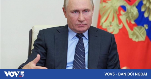 Russia offers help to resolve crisis at Belarus and EU border