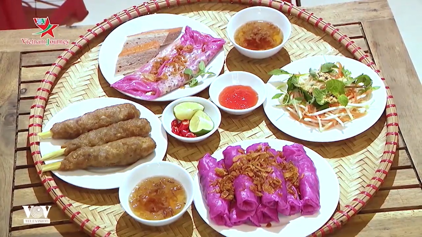Kue Gulung Buah Naga