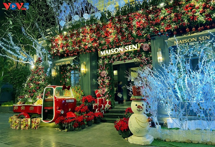 Musim Natal yang Meriah di Kota Hanoi