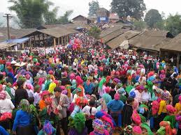 ຕະຫຼາດນັດເກົ່າຢູ່ຕີນພູຮວ່າງລຽນເຊີນ