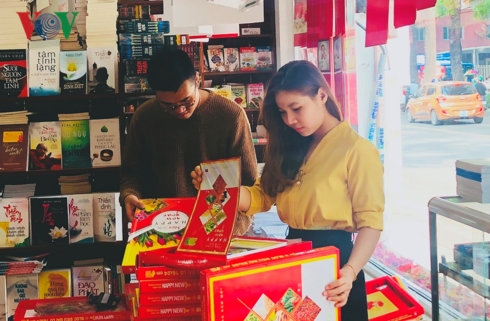 ຄວາມເປັນເອກະລັກສະເພາະໃນຕະຫຼາດຂາຍປະຕິທິນລະດູບານໃໝ່ປີ 2019 ຢູ່ນະຄອນໂຮ່ຈີມິນ