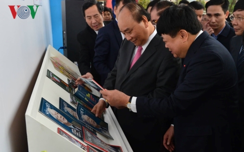 ມຸ່ງໄປສູ່ພື້ນຖານສື່ມວນຊົນທີ່ເຕັມໄປດ້ວຍລັກສະນະຕໍ່ສູ້, ປັບຕົວໃຫ້ແທດເໝາະກັບຍຸກສະໄໝ