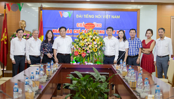 ການ​ເຄື​່ອນ​ໄຫວ​ຕ່າງໆ​ເນື່ອງ​ໃນ​ໂອ​ກາດສະ​ເຫຼ​ີມ​ສະຫຼອງ 94 ປີ​ແຫ່ງວັນ​ສື່ມວນ​ຊົນ​ປະ​ຕິ​ວັດ​ຫວຽດ​ນາມ
