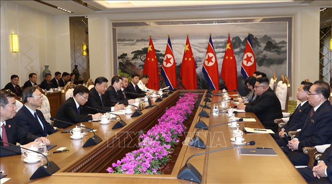 KCNA: ການ​ນຳ ​ສ​ປ​ປ. ເກົາຫຼ​ີ, ຈີນ ​ເຫັ​ນ​ດີ​ເປັນ​ເອ​ກະ​ພາບ​ປັບ​ປຸງ​ການ​ພົວ​ພັນ​ສອງ​ຝ່າຍ​ເພື່ອ​​ຮັກ​ສາ​ສັນ​ຕິ​ພາບ ແລະ ​ສະ​ຖ​ຽນ​ລະ​ພາບ ໃນ​ພາກ​ພື້ນ