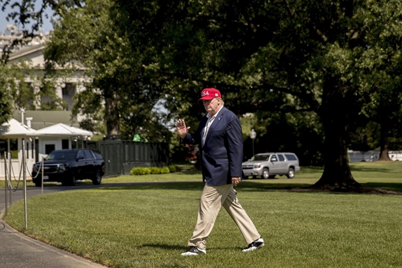 ສັນ​ຍາ​ນ​ທີ່​ດີ​ໃຫ້​ແກ່​ບັນ​ດາ​ຄູ່​ແຂ່ງ​ຂອງ​ທ່ານ​ປະ​ທາ​ນາ​ທິບ​ໍ​ດີ ອາ​ເມ​ລິ​ກາ Donald Trump