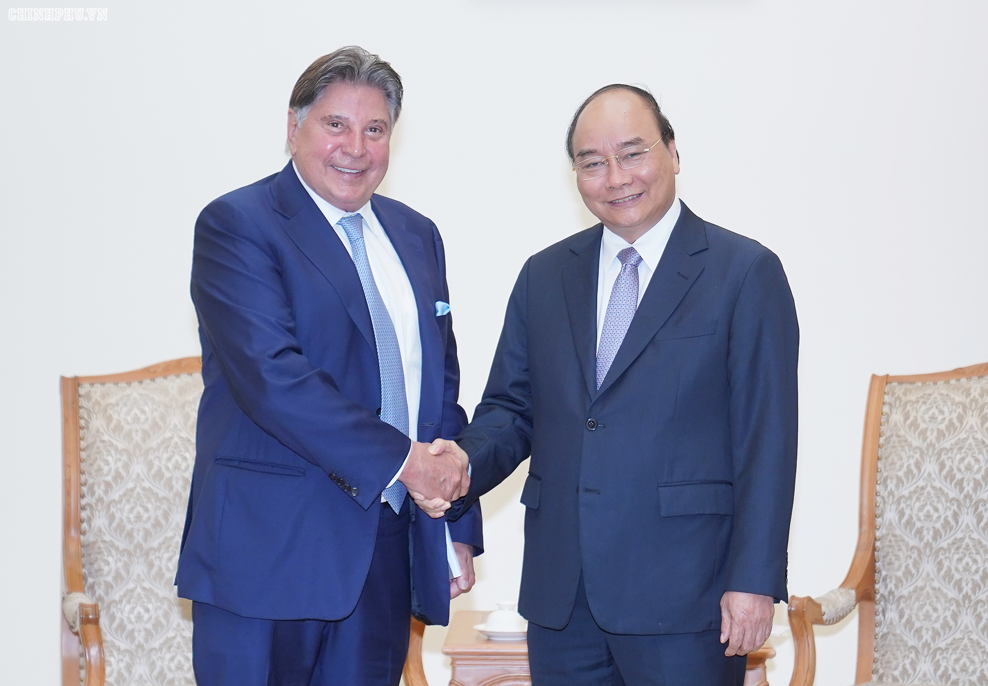 ທ່ານນາ​ຍົກ​ລັດ​ຖະ​ມົນ​ຕີ​ ຫວຽດ​ນາມ ຫງວຽນ​ຊັວນ​ຟຸກ ຕ້ອນ​ຮັບປະ​ທ່ານກຸ່ມ​ບໍ​ລິ​ສັດ TTI