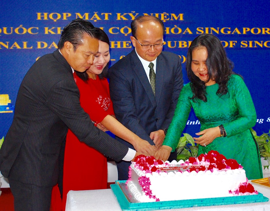 ຊຸກຍູ້ສາຍພົວພັນຮ່ວມມືລະຫວ່າງປະຊາຊົນນະຄອນໂຮ່ຈີມິນ ແລະ ສິງກະໂປ