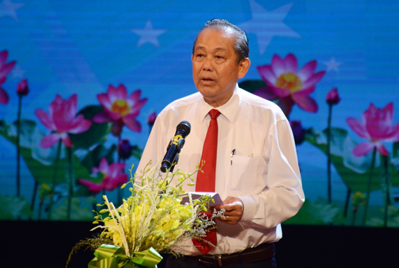 ລາຍການສະແດງສິລະປະ “ຮ່ວມແຮງຮ່ວມໃຈບັນເທົາຄວາມເຈັບປວດຈາກຜົນຮ້າຍຢ້ອນຫຼັງຂອງທາດພິດສີສົ້ມ”