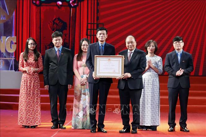 ທ່ານນາຍົກລັດຖະມົນຕີຫວຽດນາມ ຫງວຽນຊວັນຟຸກ ເຂົ້າຮ່ວມພິທີສະເຫຼີມສະຫຼອງ 90 ປີວັນໜັງສືພິມ ລາວດົ້ງ ອອກສະບັບທໍາອິດ