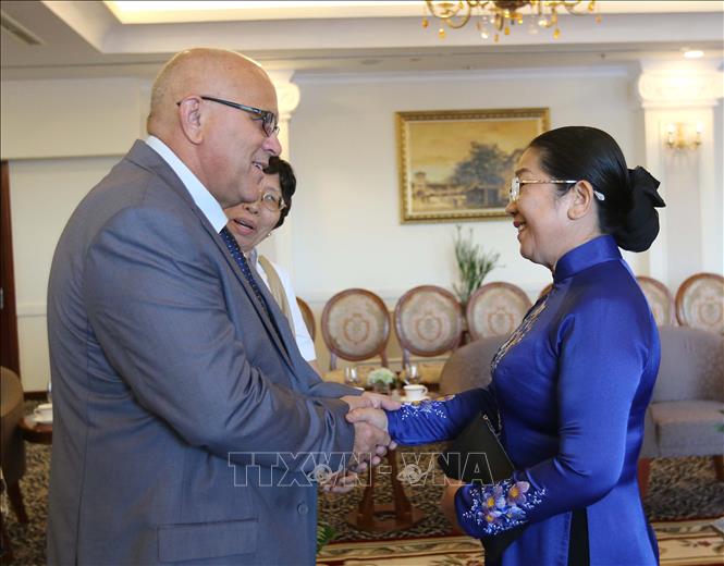 ການ​ນຳ​ນະ​ຄອນ​ ໂຮ່​ຈີ​ມິນ ​ໃຫ້​ການ​ຕ້ອນ​ຮັບ​ປະ​ທານ​ຄະ​ນະ​ກຳ​ມະ​ການ​ປະ​ຕິ​ວັດ ​ກູບາ