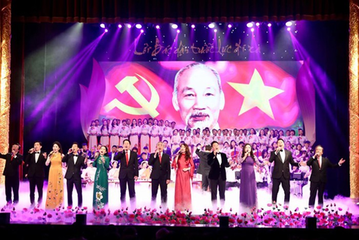 ການເຄື່ອນໄຫວຕ່າງໆສະເຫລີມສະຫລອງ 74 ປີແຫ່ງວັນຊາດຫວຽດນາມ