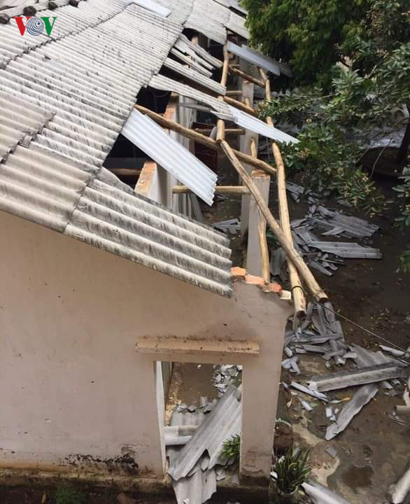 ທ່ານ​ນາ​ຍົກ​ລັດ​ຖະ​ມົນ​ຕີ ຫວຽດ​ນາມ ຫງວຽນ​ຊວັນ​ຟ​ຸກ: ຕ້​ອງ​ເປັນ​ເຈົ້າ​ການ​ໃນ​ການ​ປະ​ຕິ​ບັດ​ວຽກ​ງານ​ຮັບ​ມື, ແກ້​ໄຂ​ຜົນ​ຮ້າຍ​ຢ້ອນຫຼັງ​ຈ​າກ​ຝົນ​ຕົກ, ນ້ຳ​ຖ້ວມ​ໃຫ້​ເປັນຢ່າງ​ດີ ແລະ ວ່ອງ​ໄວ