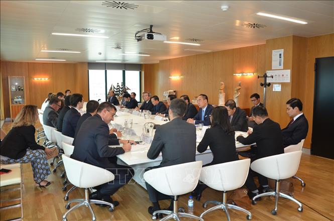 ຄະ​ນະ​ຜູ້​ແທນ​ພັກ​ກອມ​ມູ​ນິດ ຫວຽດ​ນາມ ໄປຢ້ຽມ​ຢ​າມ ແລະ ເຮັດ​ວຽກ​ຢູ່ປອກ​ຕຸຍ​ການ